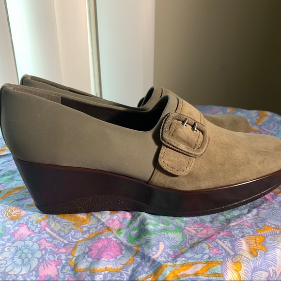 Stuart Weitzman closed toe wedges - Picture 3 of 8